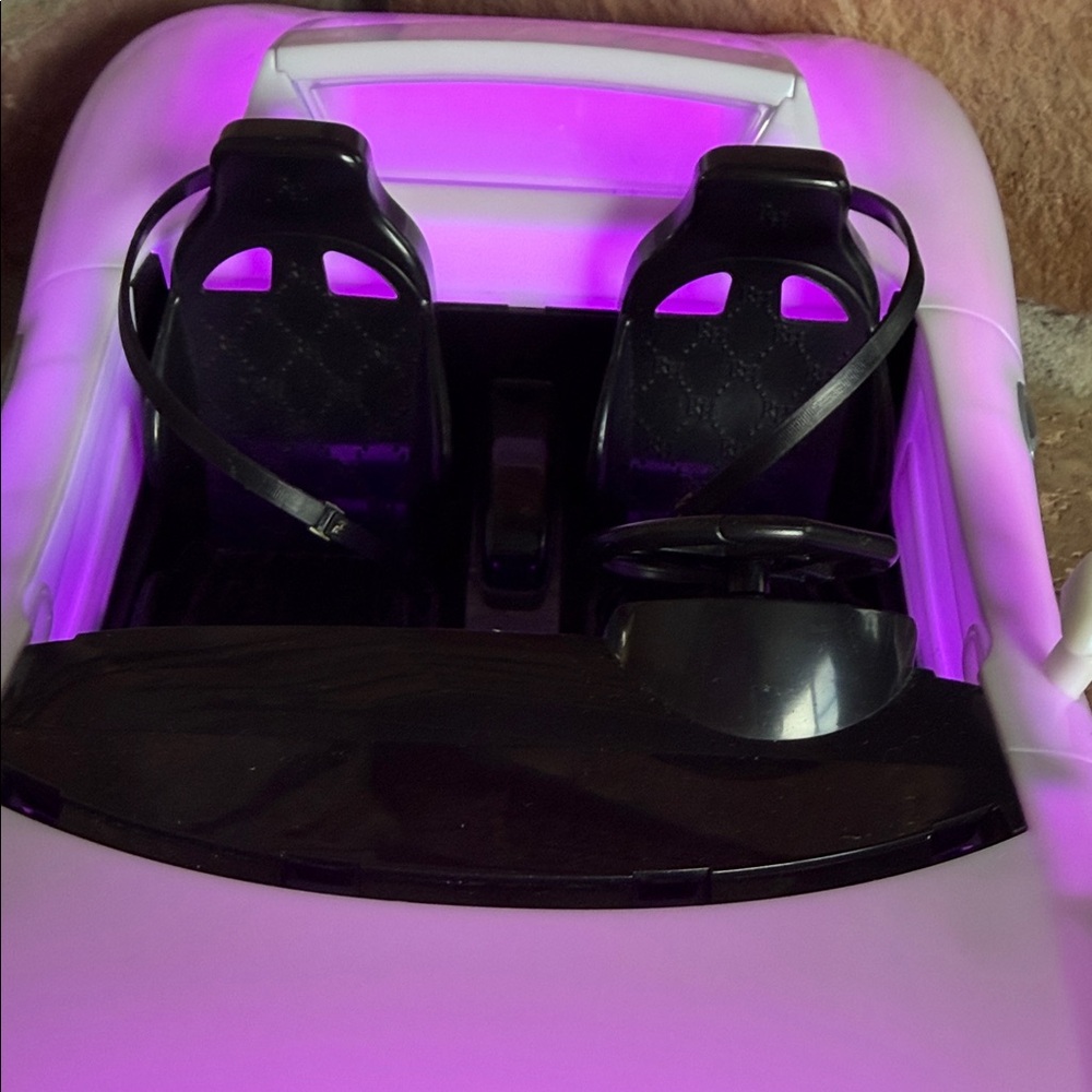 Super cute White Sports Car for Rainbow Dolls Changes colors - Picture 7 of 11